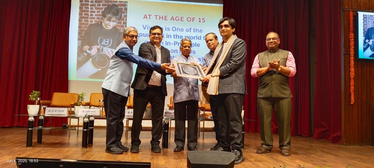 Vivaan Karulkar with the Pratishtha Award