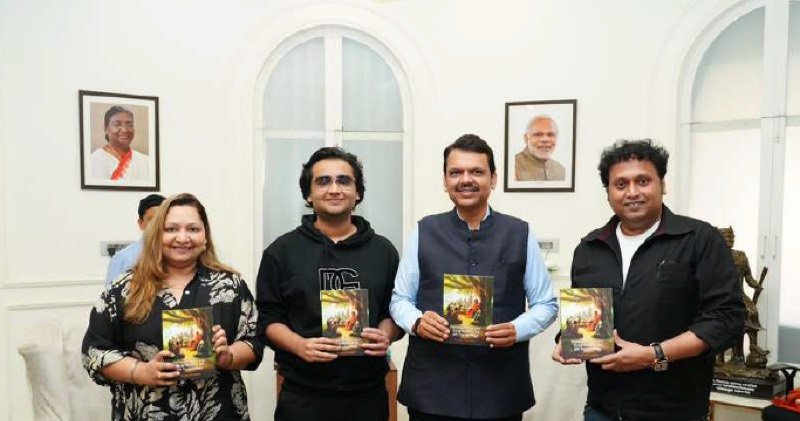 Chief Minister, Shri. Devendra Fadnavis re-launched the 2nd book, The Sanatan Dharam: True Source of all Technology, and also Launched the Marathi edition of the First book, सनातन धर्मः सर्व विज्ञानाचा खरा स्त्रोत