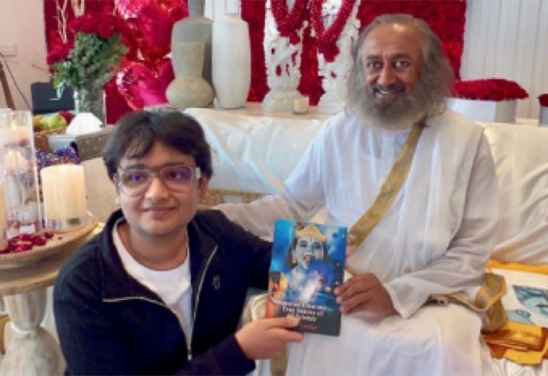 Gurudev Sri Sri Ravi Shankar Blessed & felicitated with a Garland
