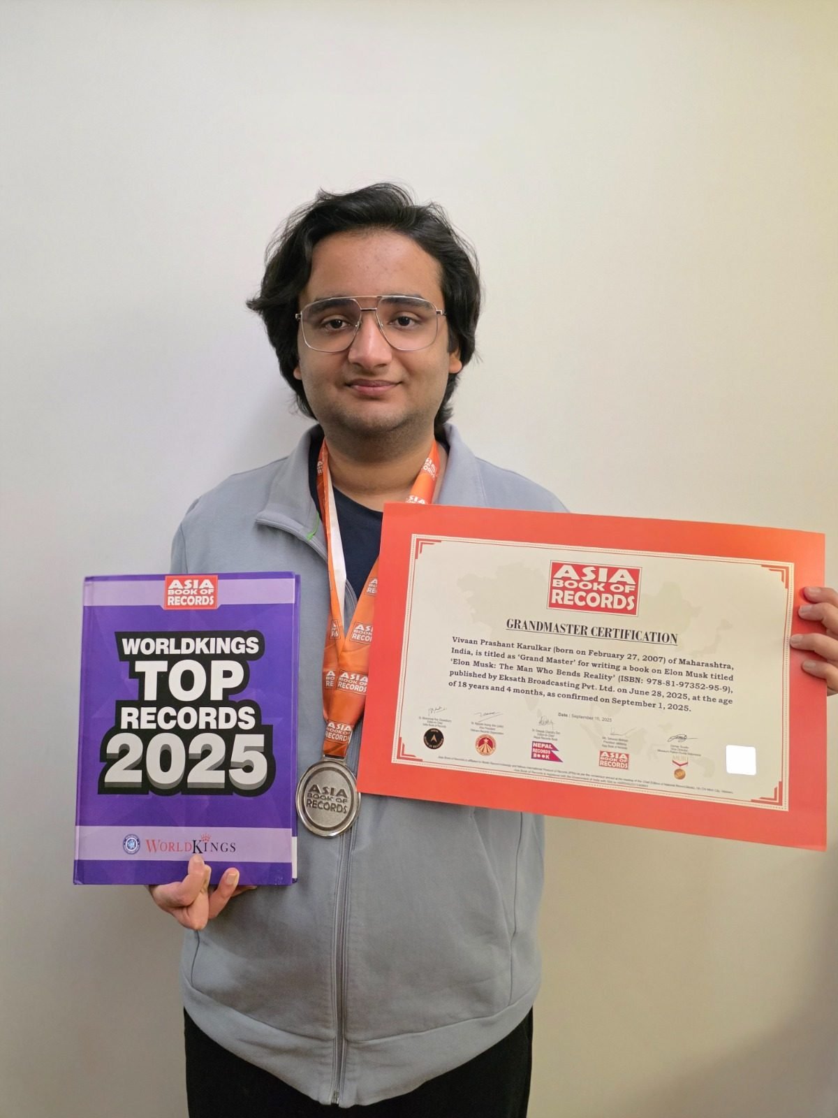 Vivaan Karulkar holding his Asia Book of Records and Worldkings Top Records certificates